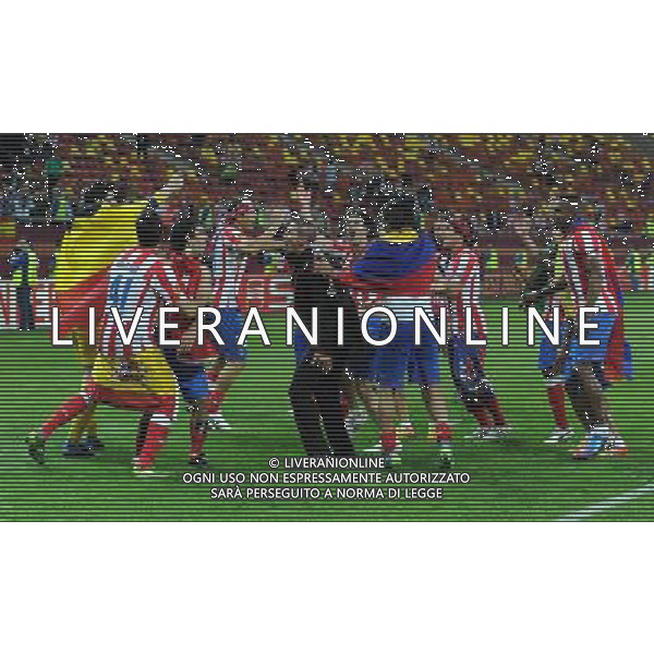 firo Fu§ball,Fussball, 09.05.2012 EL, UEFA Europa League Finale, Finale 2012, Final, Bukarest 2012, Saison 2011/2012 Atletico Madrid - Atletic Bilbao 3:0 Winner Sieger UEFA LEAGUE FINALE 2012 Atletico Madrid, Jubel, Freude nach dem Spiel bei den Spielern und Diego Simeone, Coach Trainer, Atletico Madrid $worldrightsEs gelten unsere AGB, einsehbar auf www.firosportphoto.de copyright by firo sportphoto: Coesfelder Stra§e 207Ê 48249 D † L M E N (Duelmen) www.firosportphoto.de mail@firosportphoto.de (V o l k s b a n k B o c h u m - W i t t e n ) BLZ.: 430 601 29 Kt. Nr.: 341 117 100 Tel:Ê 02594-9916004 Fax:Ê 02594-9916005 BUCAREST_FINALE EUROPA LEGUE Atletico Madrid-Athletic Bilbao AG ALDO LIVERANI SAS - ITALY ONLY -