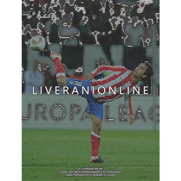 firo Fu§ball,Fussball, 09.05.2012 EL, UEFA Europa League Finale, Finale 2012, Final, Bukarest 2012, Saison 2011/2012 Atletico Madrid - Atletic Bilbao 3:0 Einzelaktion, Arda Turan, Atletico Madrid, ganze Figur $worldrightsEs gelten unsere AGB, einsehbar auf www.firosportphoto.de copyright by firo sportphoto: Coesfelder Stra§e 207Ê 48249 D † L M E N (Duelmen) www.firosportphoto.de mail@firosportphoto.de (V o l k s b a n k B o c h u m - W i t t e n ) BLZ.: 430 601 29 Kt. Nr.: 341 117 100 Tel:Ê 02594-9916004 Fax:Ê 02594-9916005 BUCAREST_FINALE EUROPA LEGUE Atletico Madrid-Athletic Bilbao AG ALDO LIVERANI SAS - ITALY ONLY -