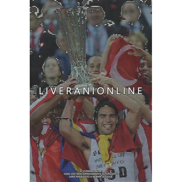 firo Fu§ball,Fussball, 09.05.2012 EL, UEFA Europa League Finale, Finale 2012, Final, Bukarest 2012, Saison 2011/2012 Atletico Madrid - Atletic Bilbao 3:0 Winner Sieger UEFA LEAGUE FINALE 2012 Atletico Madrid, Falcao, Atletico Madrid mit Pokal, Mannschaft von Atletico prŠsentiert den Pokal, Sieger, Jubel, Freude $worldrightsEs gelten unsere AGB, einsehbar auf www.firosportphoto.de copyright by firo sportphoto: Coesfelder Stra§e 207Ê 48249 D † L M E N (Duelmen) www.firosportphoto.de mail@firosportphoto.de (V o l k s b a n k B o c h u m - W i t t e n ) BLZ.: 430 601 29 Kt. Nr.: 341 117 100 Tel:Ê 02594-9916004 Fax:Ê 02594-9916005 BUCAREST_FINALE EUROPA LEGUE Atletico Madrid-Athletic Bilbao AG ALDO LIVERANI SAS - ITALY ONLY -