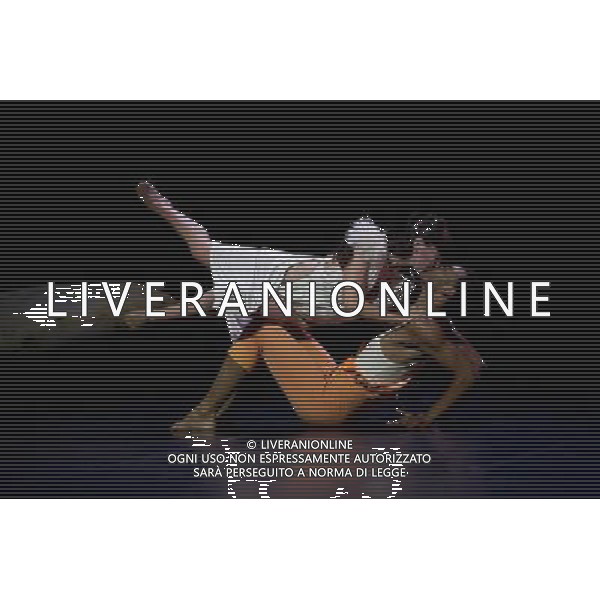 Angelin PreljocajÕs Snow White preformed by Ballet Preljocaj at Sadler\'s Wells. London. Virginie Caussin-Snow White and Sergio Diaz - The Prince ©photoshot/AGENZIA ALDO LIVERANI SAS - ITALY ONLY - Lo spettacolo teatrale BiancaNeve di Angelin Preljocaj messo in scena dal Balleto Preljocaj al Sadler Wells. Londra. Virginie Caussin e\' Biancaneve e Sergio Diaz e\' il Principe