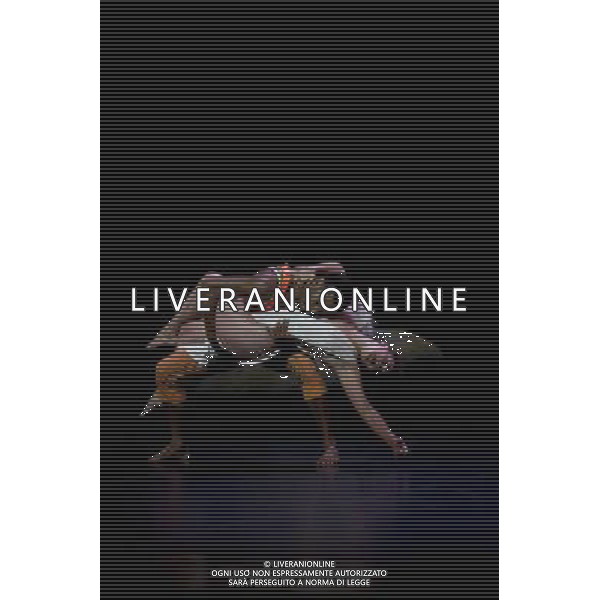 Angelin PreljocajÕs Snow White preformed by Ballet Preljocaj at Sadler\'s Wells. London. Virginie Caussin-Snow White and Sergio Diaz - The Prince ©photoshot/AGENZIA ALDO LIVERANI SAS - ITALY ONLY - Lo spettacolo teatrale BiancaNeve di Angelin Preljocaj messo in scena dal Balleto Preljocaj al Sadler Wells. Londra. Virginie Caussin e\' Biancaneve e Sergio Diaz e\' il Principe