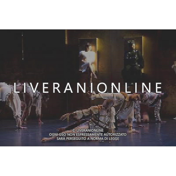 Angelin PreljocajÕs Snow White preformed by Ballet Preljocaj at Sadler\'s Wells. London. ©photoshot/AGENZIA ALDO LIVERANI SAS - ITALY ONLY - Lo spettacolo teatrale BiancaNeve di Angelin Preljocaj messo in scena dal Balleto Preljocaj al Sadler Wells. Londra. Virginie Caussin e\' Biancaneve e Sergio Diaz e\' il Principe