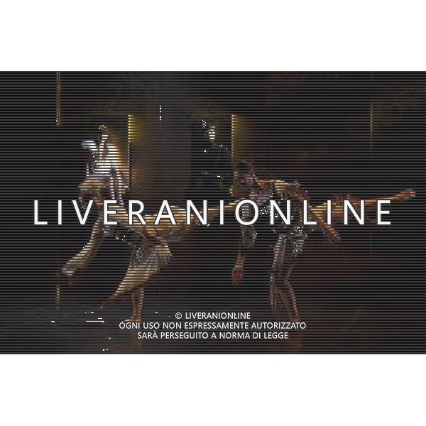 Angelin PreljocajÕs Snow White preformed by Ballet Preljocaj at Sadler\'s Wells. London. ©photoshot/AGENZIA ALDO LIVERANI SAS - ITALY ONLY - Lo spettacolo teatrale BiancaNeve di Angelin Preljocaj messo in scena dal Balleto Preljocaj al Sadler Wells. Londra. Virginie Caussin e\' Biancaneve e Sergio Diaz e\' il Principe