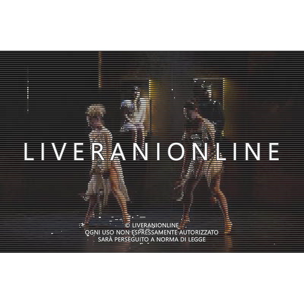 Angelin PreljocajÕs Snow White preformed by Ballet Preljocaj at Sadler\'s Wells. London. ©photoshot/AGENZIA ALDO LIVERANI SAS - ITALY ONLY - Lo spettacolo teatrale BiancaNeve di Angelin Preljocaj messo in scena dal Balleto Preljocaj al Sadler Wells. Londra. Virginie Caussin e\' Biancaneve e Sergio Diaz e\' il Principe