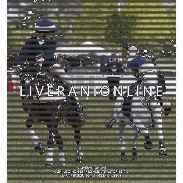 (120513) -- WINDSOR, May 13, 2012 () -- Riders of team Scotland take part in the pony competition of Windsor Horse Show in Windsor, Britain on May 12, 2012. (/Wang Lili) ©photoshot/AGENZIA ALDO LIVERANI SAS - ITALY ONLY - Oltre 550 cavalli e piu\' di 1.000 ballerini, musicisti e performer provenienti da tutto il mondo si riuniranno ogni notte in una performance per rendere omaggio ai 60 anni del regno di Sua Maesta\' la Regina nei giardini privati