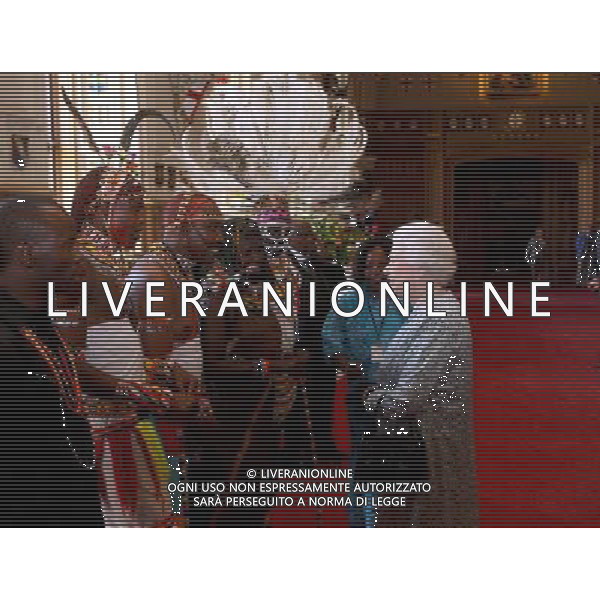 Queen Elizabeth II meets Kenyan Tribesmen during a tea party for the cast of the Diamond Jubilee Pageant at Windsor Castle, Berkshire. ©photoshot/AGENZIA ALDO LIVERANI SAS - ITALY ONLY - REALI INGLESI: La Regina Elisabetta II d\'inghiletrra durante un ricevimento per il giubileo di diamante al Castello di Windsor, Berkshire. Londra