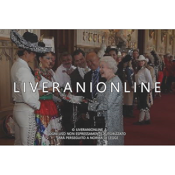 Queen Elizabeth II is given a sombrero from the Delfines Marching Band and Dancers during a tea party for the cast of the Diamond Jubilee Pageant at Windsor Castle, Berkshire. ©photoshot/AGENZIA ALDO LIVERANI SAS - ITALY ONLY - REALI INGLESI: La Regina Elisabetta II d\'inghiletrra durante un ricevimento per il giubileo di diamante al Castello di Windsor, Berkshire. Londra