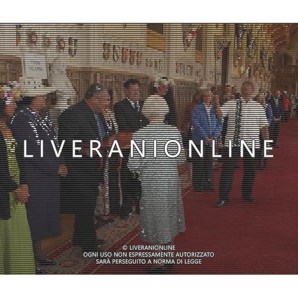Queen Elizabeth II is presented with a Throne from the Cook Islands during a tea party for the cast of the Diamond Jubilee Pageant at Windsor Castle, Berkshire. ©photoshot/AGENZIA ALDO LIVERANI SAS - ITALY ONLY - REALI INGLESI: La Regina Elisabetta II d\'inghiletrra durante un ricevimento per il giubileo di diamante al Castello di Windsor, Berkshire. Londra