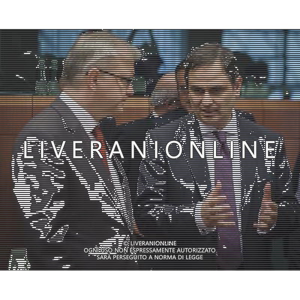 Greek Finance Minister Filippos Sachinidis and Olli Rehn (L), the Monetary Affairs European Commissioner prior to Eurogroup meeting in Brussels, Belgium on 14.05.2012 ©photoshot/AGENZIA ALDO LIVERANI SAS - ITALY ONLY - Riunione dei ministri delle Finanze dell\'Eurogruppo presso la sede dell\'Unione europea a Bruxelles, capitale del Belgio, 14 maggio 2012. 