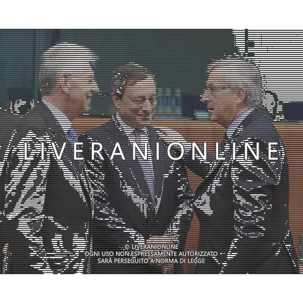 (120514) -- BRUSSELS, May. 14, 2012 () -- President of Eurogroup and Prime Minister of Luxembourg Jean-Claude Juncker (R) talks with President of European Central Bank Mario Draghi (C) and Italian Prime Minister and Finance Minister Mario Monti during a Eurogroup Finance Ministers meeting at EU\'s headquarters in Brussels, capital of Belgium, May. 14, 2012.(/Thierry Monasse) (yt) ©photoshot/AGENZIA ALDO LIVERANI SAS - ITALY ONLY - Riunione dei ministri delle Finanze dell\'Eurogruppo presso la sede dell\'Unione europea a Bruxelles, capitale del Belgio, 14 maggio 2012. 