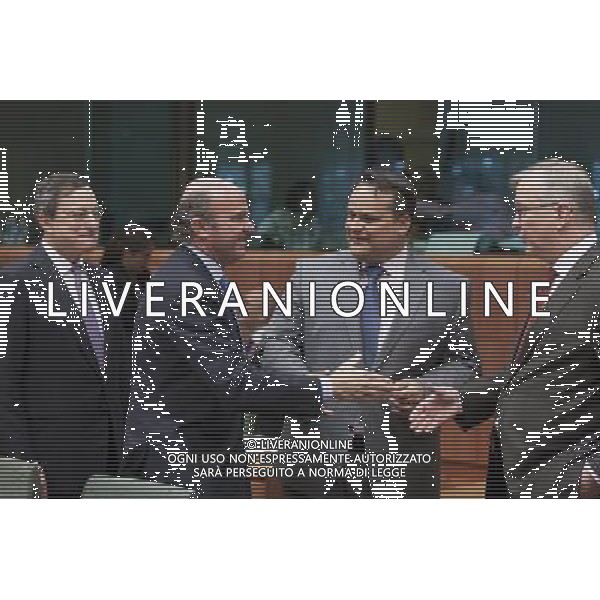 (120514) -- BRUSSELS, May. 14, 2012 () -- President of European Central Bank Mario Draghi (1st, L), Spanish Finance Minister Luis de Guindos (2nd, L), Dutch Finance Minister Jan Kees de Jager (2nd, R) and EU Commissioner for Economic and Monetary affairs Olli Rehn (1st, R) talk together during a Eurogroup Finance Ministers meeting at EU\'s headquarters in Brussels, capital of Belgium, May. 14, 2012.(/Thierry Monasse) (yt) ©photoshot/AGENZIA ALDO LIVERANI SAS - ITALY ONLY - Riunione dei ministri delle Finanze dell\'Eurogruppo presso la sede dell\'Unione europea a Bruxelles, capitale del Belgio, 14 maggio 2012. 