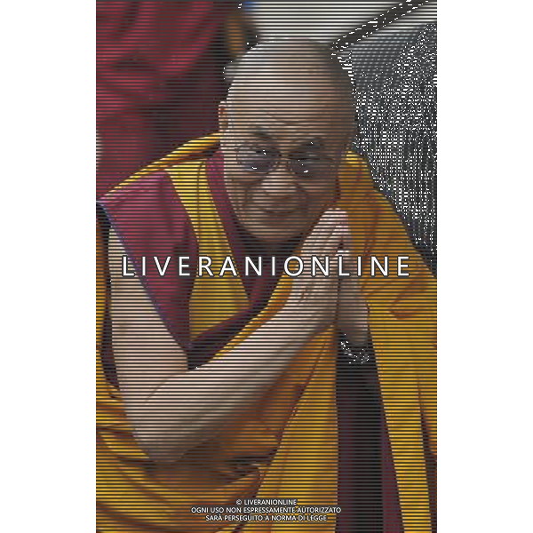 His Holiness Dalai Lama arrives to St Pauls cathedral in London, Britain on 14 May 2012. The Dalai Lama is presented with the £1.1m annual prize, the award is for a living person who has \'made an exceptional contribution to affirming the spiritual dimension of life\'. ©photoshot/AGENZIA ALDO LIVERANI SAS - ITALY ONLY - Sua Santita\' il Dalai Lama alla Cattedrale di St Paul a Londra, la Gran Bretagna il 14 maggio 2012.