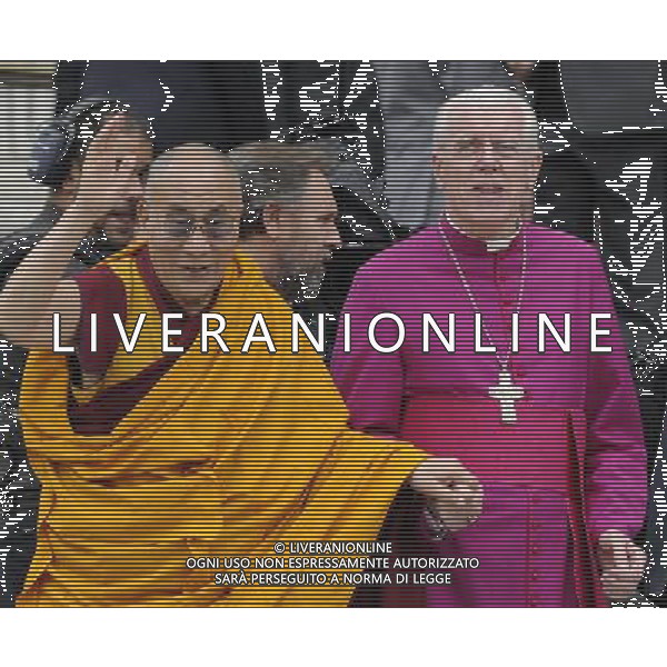 His Holiness Dalai Lama arrives to St Pauls cathedral in London, Britain on 14 May 2012. The Dalai Lama is presented with the £1.1m annual prize, the award is for a living person who has \'made an exceptional contribution to affirming the spiritual dimension of life\'. ©photoshot/AGENZIA ALDO LIVERANI SAS - ITALY ONLY - Sua Santita\' il Dalai Lama alla Cattedrale di St Paul a Londra, la Gran Bretagna il 14 maggio 2012.