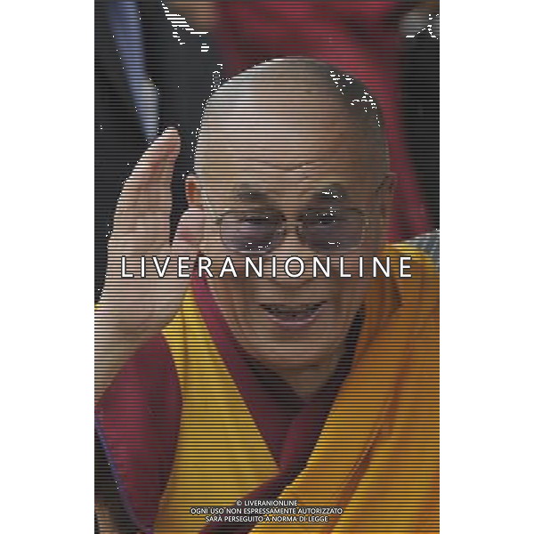 His Holiness Dalai Lama arrives to St Pauls cathedral in London, Britain on 14 May 2012. The Dalai Lama is presented with the £1.1m annual prize, the award is for a living person who has \'made an exceptional contribution to affirming the spiritual dimension of life\'. ©photoshot/AGENZIA ALDO LIVERANI SAS - ITALY ONLY - Sua Santita\' il Dalai Lama alla Cattedrale di St Paul a Londra, la Gran Bretagna il 14 maggio 2012.