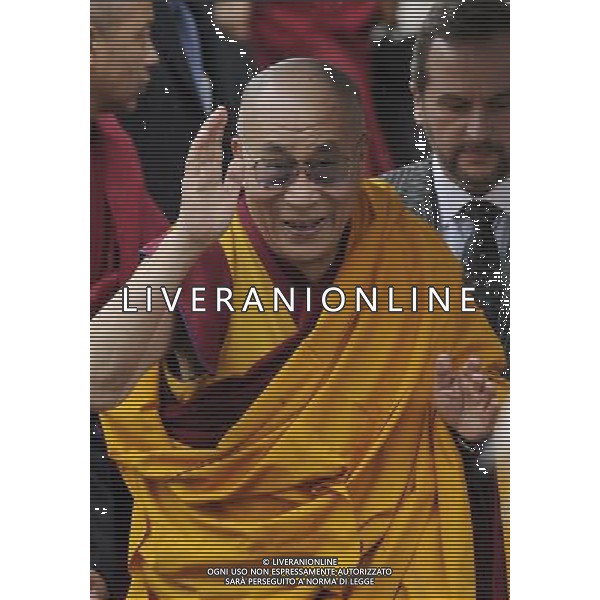 His Holiness Dalai Lama arrives to St Pauls cathedral in London, Britain on 14 May 2012. The Dalai Lama is presented with the £1.1m annual prize, the award is for a living person who has \'made an exceptional contribution to affirming the spiritual dimension of life\'. ©photoshot/AGENZIA ALDO LIVERANI SAS - ITALY ONLY - Sua Santita\' il Dalai Lama alla Cattedrale di St Paul a Londra, la Gran Bretagna il 14 maggio 2012.