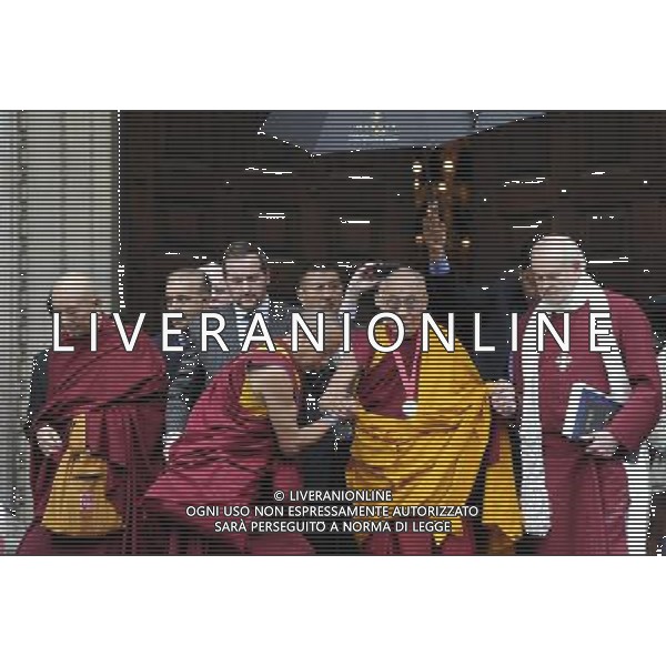 His Holiness Dalai Lama (C) and The Bishop of London Richard Chartres (R)became the 132nd Bishop of London leave to St Pauls cathedral in London, Britain on 14 May 2012. The Dalai Lama is presented with the £1.1m annual prize, the award is for a living person who has \'made an exceptional contribution to affirming the spiritual dimension of life\'. ©photoshot/AGENZIA ALDO LIVERANI SAS - ITALY ONLY - Sua Santita\' il Dalai Lama alla Cattedrale di St Paul a Londra, la Gran Bretagna il 14 maggio 2012.