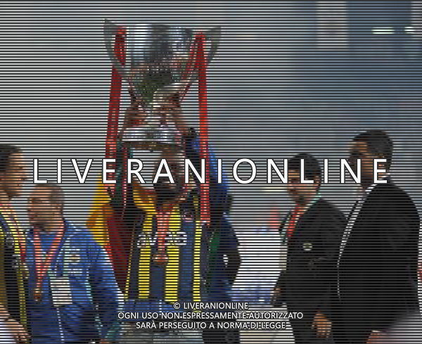 Ziraat Turkish Cup Final Match between Bursaspor and Fenerbahce at 19 mayis Stadium in Ankara on may 16, 2012. Scored: Bursaspor 0 - Fenerbahce 4 Pictured: Fenerbahce players ( Henri Bienvenu ) celebrate with the trophy after the match. PUCHAR TURCJI LIGA TURECKA FINAL SEZON 2011/2012 PILKA NOZNA FOT.SESKIM PHOTO/NEWSPIX.PL TURKEY, GERMANY, AUSTRIA AND UK OUT !!! --- Newspix.pl /AGF ALDO LIVERANI SAS - ITALY ONLY - *** Local Caption *** .