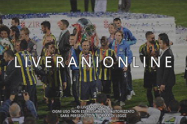 Ziraat Turkish Cup Final Match between Bursaspor and Fenerbahce at 19 mayis Stadium in Ankara on may 16, 2012. Scored: Bursaspor 0 - Fenerbahce 4 Pictured: Fenerbahce players celebrate with the trophy after the match. PUCHAR TURCJI LIGA TURECKA FINAL SEZON 2011/2012 PILKA NOZNA FOT.SESKIM PHOTO/NEWSPIX.PL TURKEY, GERMANY, AUSTRIA AND UK OUT !!! --- Newspix.pl /AGF ALDO LIVERANI SAS - ITALY ONLY - *** Local Caption *** .