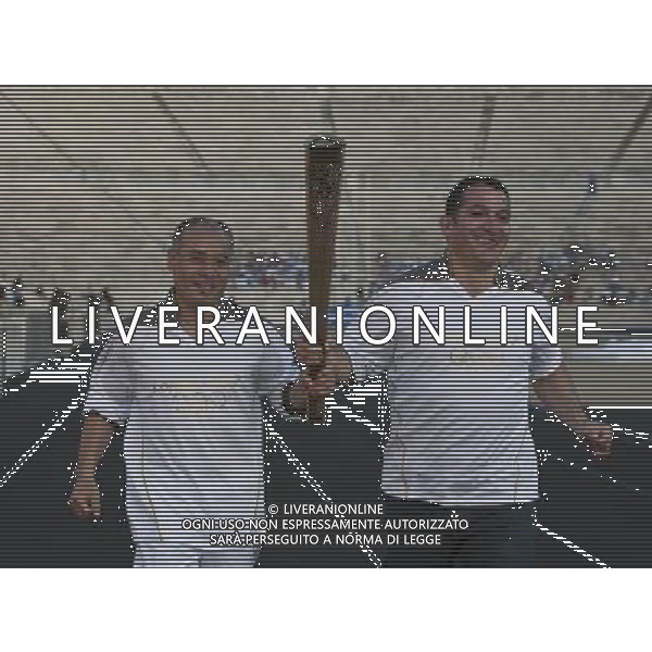 (120517) -- ATHENS, May 17, 2012 () -- Chinese athlete Li Ning (L) and Greek athlete Pyrros Dimas practise during a dress rehearsal for the flame handover ceremony of the London 2012 Olympic Games in Athens, Greece, May 16, 2012. On Thursday, the official handover ceremony of the Sacred Flame will take place at the Panathenaic Stadium, where the first modern Olympics was held in 1896. (/Liu Yongqiu) (bxf) ©photoshot/AGENZIA ALDO LIVERANI SAS - ITALY ONLY - Prova generale della cerimonia di consegna della fiamma sacra olimpica dei Giochi olimpici di Londra 2012, che si svolgera\' presso lo Stadio Panatenee, dove si sono svolte le prime Olimpiadi moderne nel 1896, Atene, Grecia, 16 maggio 2012.