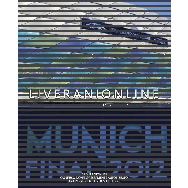 (120518) -- MUNICH, May 18, 2012 () -- Photo taken on May 17, 2012 shows an outer view of Allianz Arena in Munich, Germany. Allianz Arena is illuminated with the colours of the UEFA Champions League. FC Bayern Munich and FC Chelsea will play in the UEFA Champions League final match on May 19, 2012, at Allianz Arena in Munich, Germany. (/Wang Lili) ©photoshot/AGENZIA ALDO LIVERANI SAS - ITALY ONLY - Preparativi per la finale di Champions League durante il Festival Champions al Olympic Park a Monaco di Baviera, in Germania, 17 maggio 2012 .