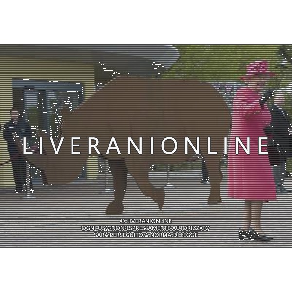 HM The Queen accompanied by HRH The Duke of Edinburgh and visit Chester Zoo where the Queen travelled by Monorail and visited the new Rhino Paddock and unveiled a plaque at the entrance ©photoshot/AGENZIA ALDO LIVERANI SAS - ITALY ONLY - REALI INGLESI: la Regina Elisabetta II d\'inghilterra in visita lo zoo di Chester, percorsa da una monorotaia