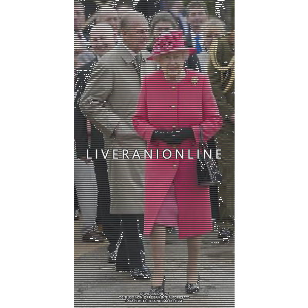 HM The Queen accompanied by HRH The Duke of Edinburgh and visit Chester Zoo where the Queen travelled by Monorail and visited the new Rhino Paddock and unveiled a plaque at the entrance ©photoshot/AGENZIA ALDO LIVERANI SAS - ITALY ONLY - REALI INGLESI: la Regina Elisabetta II d\'inghilterra in visita lo zoo di Chester, percorsa da una monorotaia