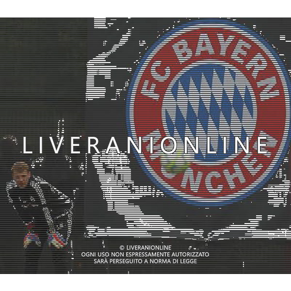 (120518) -- MUNICH, May 18, 2012 () -- Manuel Neuer of FC Bayern Munich attends a training session for the UEFA Champions League Final at Sabener Strasse training ground in Munich, Germany May 18, 2012. FC Bayern Munich will fight for the champion with FC Chelsea.(/Wang Lili) ©photoshot/Agenzia Aldo Liverani Sas - ITALY ONLY - Allenamento del Bayern Monaco in previsione della finale UEFA Champions League a Monaco di Baviera, Germania 18 maggio 2012. FC Bayern Monaco affrontera\' il Chelsea FC.