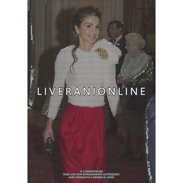 Her Majesty The Queen, accompanied by His Royal Highness The Duke of Edinburgh, gave a lunch at Windsor Castle for Sovereign Monarchs to commemorate her Diamond Jubilee. The Queen and The Duke of Edinburgh greeted their guests inside the Grand Vestibule, before joining them at a pre-lunch reception..QUEEN RANIA OF JORDAN . ©photoshot/Agenzia Aldo Liverani Sas - ITALY ONLY - REALI INGLESI: La regina d\'inghilterra incontra Re e regine, sovrani e capi di stato di 26 paesi stranieri al Castello di Windsor per un pranzo di celebrazione del Giubileo di diamante a Londra