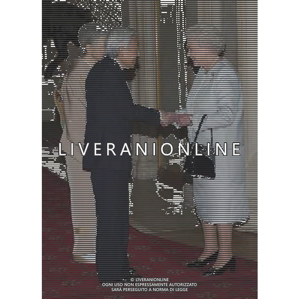 Her Majesty The Queen, accompanied by His Royal Highness The Duke of Edinburgh, gave a lunch at Windsor Castle for Sovereign Monarchs to commemorate her Diamond Jubilee. The Queen and The Duke of Edinburgh greeted their guests inside the Grand Vestibule, before joining them at a pre-lunch reception..THE EMPEROR AND EMPRESS OF JAPAN . ©photoshot/Agenzia Aldo Liverani Sas - ITALY ONLY - REALI INGLESI: La regina d\'inghilterra incontra Re e regine, sovrani e capi di stato di 26 paesi stranieri al Castello di Windsor per un pranzo di celebrazione del Giubileo di diamante a Londra