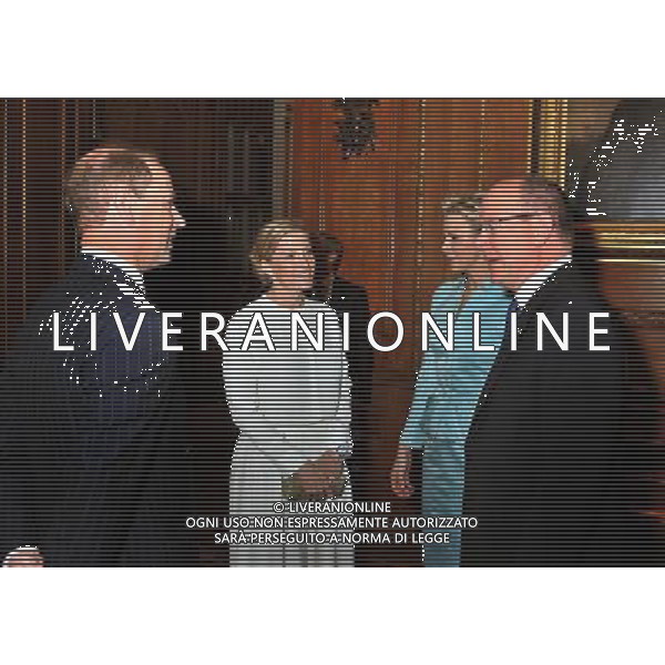 The Earl and Countess of Wessex talk to the Prince and Princess of Monaco during a reception in the Waterloo Chamber, before her Sovereign Monarchs Jubilee lunch at Windsor Castle. ©photoshot/Agenzia Aldo Liverani Sas - ITALY ONLY - REALI INGLESI: La regina d\'inghilterra incontra Re e regine, sovrani e capi di stato di 26 paesi stranieri al Castello di Windsor per un pranzo di celebrazione del Giubileo di diamante a Londra