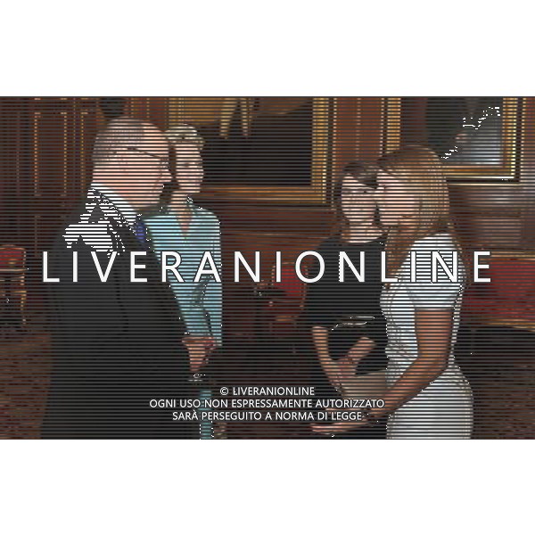 The Princess\'s Eugenie and Beatrice (right) talk to the Prince and Princess of Monaco during a reception in the Waterloo Chamber, before her Sovereign Monarchs Jubilee lunch at Windsor Castle. ©photoshot/Agenzia Aldo Liverani Sas - ITALY ONLY - REALI INGLESI: La regina d\'inghilterra incontra Re e regine, sovrani e capi di stato di 26 paesi stranieri al Castello di Windsor per un pranzo di celebrazione del Giubileo di diamante a Londra