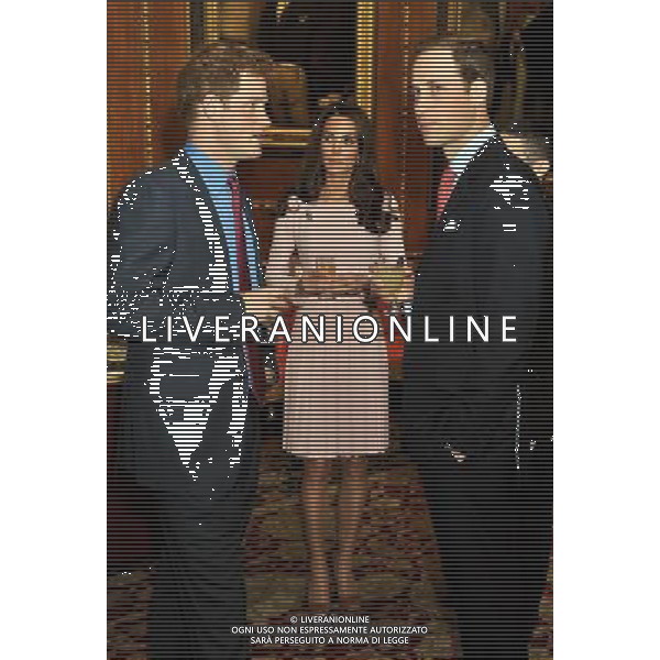 The Duke and Duchess of Cambridge talks to Prince Harry before a reception in the Waterloo Chamber, before her Sovereign Monarchs Jubilee lunch at Windsor Castle. ©photoshot/Agenzia Aldo Liverani Sas - ITALY ONLY - REALI INGLESI: La regina d\'inghilterra incontra Re e regine, sovrani e capi di stato di 26 paesi stranieri al Castello di Windsor per un pranzo di celebrazione del Giubileo di diamante a Londra