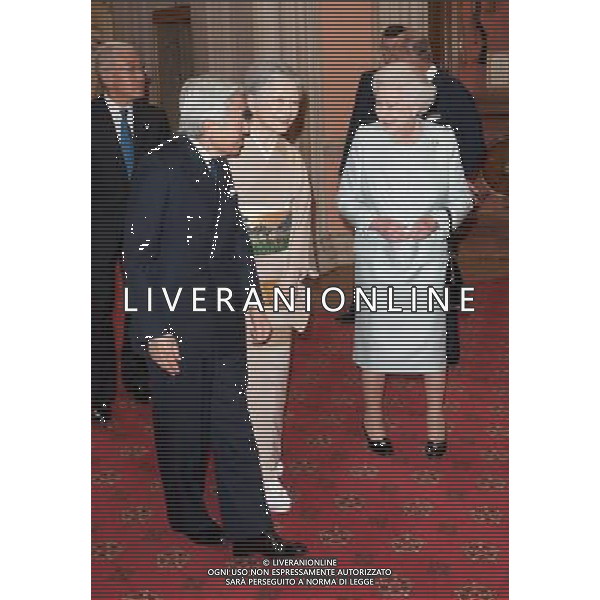 Emperor Akihito and Empress Michiko of Japan are greeted by Queen Elizabeth II at a lunch for Sovereign Monarch\'s held in honour of Queen Elizabeth II\'s Diamond Jubilee, at Windsor Castle, in Windsor, Berkshire. ©photoshot/Agenzia Aldo Liverani Sas - ITALY ONLY - REALI INGLESI: La regina d\'inghilterra incontra Re e regine, sovrani e capi di stato di 26 paesi stranieri al Castello di Windsor per un pranzo di celebrazione del Giubileo di diamante a Londra