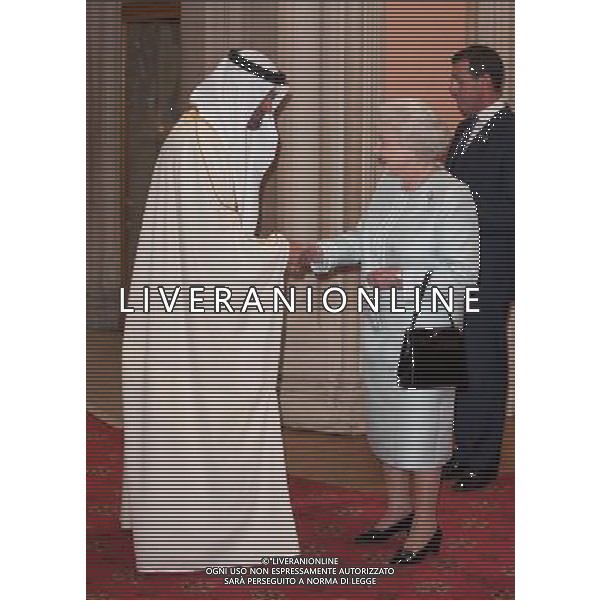 Crown Prince of Abu Dhabi Mohammed bin Zayed is greeted by Queen Elizabeth II at a lunch for Sovereign Monarch\'s held in honour of Queen Elizabeth II\'s Diamond Jubilee, at Windsor Castle, in Windsor, Berkshire. ©photoshot/Agenzia Aldo Liverani Sas - ITALY ONLY - REALI INGLESI: La regina d\'inghilterra incontra Re e regine, sovrani e capi di stato di 26 paesi stranieri al Castello di Windsor per un pranzo di celebrazione del Giubileo di diamante a Londra