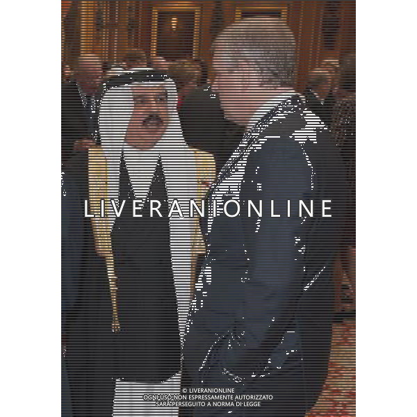 Bahrain\'s King Hamed bin Isa Al Khalifa speaks to the Duke of York at a lunch for Sovereign Monarch\'s held in honour of Queen Elizabeth II\'s Diamond Jubilee, at Windsor Castle, in Windsor, Berkshire. ©photoshot/Agenzia Aldo Liverani Sas - ITALY ONLY - REALI INGLESI: La regina d\'inghilterra incontra Re e regine, sovrani e capi di stato di 26 paesi stranieri al Castello di Windsor per un pranzo di celebrazione del Giubileo di diamante a Londra