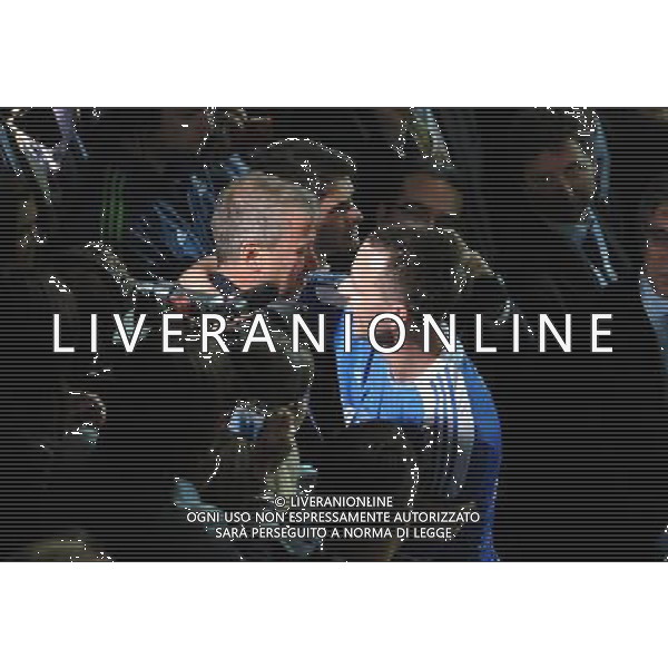 firo Fu§ball,Fussball, 19.05.2012 UEFA Champions League, Saison 2011/2012 Final, Finale FC Bayern MŸnchen - FC Chelsea 4:5 n. Elfmeterschie§en Umarmung ABRAMOVICH und TERRY, Chelsea $worldrights ,Es gelten unsere AGB, einsehbar auf www.firosportphoto.de, ¤ONLY FOR USE IN GERMANY !! Photo : BACK PAGE IMAGES, copyright by firo sportphoto: Coesfelder Str. 207 D-48249 DŸlmen www.firosportphoto.de, mail@firosportphoto.de (V o l k s b a n k B oc h u m - W i t t e n ) BLZ.: 430 601 29 Kt. Nr.: 341 117 100 Tel:Ê +49-2594-9916004 AG ALDO LIVERANI S A S ONLY ITALY