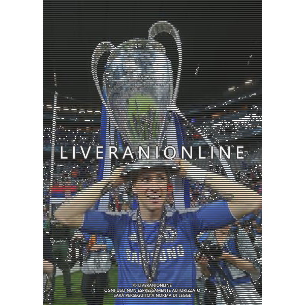 firo FuÃŸball,Fussball, 19.05.2012 UEFA Champions League, Saison 2011/2012 Final Finale FC Bayern MÃ¼nchen - FC Chelsea 3:4 n.V.E. Fernando Torres Jubel mit Pokal $worldrightsEs gelten unsere AGB, einsehbar auf www.firosportphoto.de copyright by firo sportphoto: Coesfelder Str.207 48249 DÃ¼lmen www.firosportphoto.de mail@firosportphoto.de (V o l k s b a n k B o c h u m - W i t t e n ) BLZ.: 430 601 29 Kt. Nr.: 341 117 100 Tel:Â  02594 - 9916004 Fax:Â 02594 - 9916005 AG ALDO LIVERANI S A S ONLY ITALY