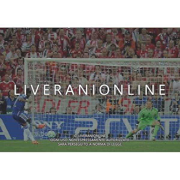 firo Fu§ball,Fussball, 19.05.2012 UEFA Champions League, Saison 2011/2012 Final, Finale FC Bayern MŸnchen - FC Chelsea 4:5 n. Elfmeterschie§en DROGBA verwandelt den entscheidenden Elfmeter gegen NEUER $worldrights ,Es gelten unsere AGB, einsehbar auf www.firosportphoto.de, ¤ONLY FOR USE IN GERMANY !! Photo : BACK PAGE IMAGES, copyright by firo sportphoto: Coesfelder Str. 207 D-48249 DŸlmen www.firosportphoto.de, mail@firosportphoto.de (V o l k s b a n k B oc h u m - W i t t e n ) BLZ.: 430 601 29 Kt. Nr.: 341 117 100 Tel:Ê +49-2594-9916004 AG ALDO LIVERANI S A S ONLY ITALY