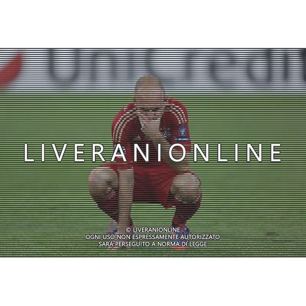 firo Fu§ball,Fussball, 19.05.2012 UEFA Champions League, Saison 2011/2012 Final, Finale FC Bayern MŸnchen - FC Chelsea 4:5 n. Elfmeterschie§en EnttŠuschung Arjen ROBBEN $worldrights ,Es gelten unsere AGB, einsehbar auf www.firosportphoto.de, ¤ONLY FOR USE IN GERMANY !! Photo : BACK PAGE IMAGES, copyright by firo sportphoto: Coesfelder Str. 207 D-48249 DŸlmen www.firosportphoto.de, mail@firosportphoto.de (V o l k s b a n k B oc h u m - W i t t e n ) BLZ.: 430 601 29 Kt. Nr.: 341 117 100 Tel:Ê +49-2594-9916004 AG ALDO LIVERANI S A S ONLY ITALY