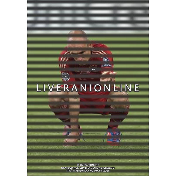 firo Fu§ball,Fussball, 19.05.2012 UEFA Champions League, Saison 2011/2012 Final, Finale FC Bayern MŸnchen - FC Chelsea 4:5 n. Elfmeterschie§en EnttŠuschung Arjen ROBBEN, Gestik $worldrights ,Es gelten unsere AGB, einsehbar auf www.firosportphoto.de, ¤ONLY FOR USE IN GERMANY !! Photo : BACK PAGE IMAGES, copyright by firo sportphoto: Coesfelder Str. 207 D-48249 DŸlmen www.firosportphoto.de, mail@firosportphoto.de (V o l k s b a n k B oc h u m - W i t t e n ) BLZ.: 430 601 29 Kt. Nr.: 341 117 100 Tel:Ê +49-2594-9916004 AG ALDO LIVERANI S A S ONLY ITALY