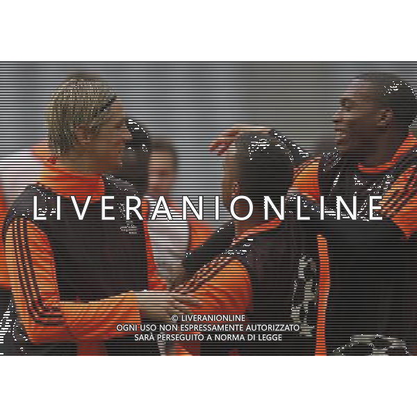 (120519) -- MUNICH, May 19, 2012 () -- Fernando Torres (L) of Chelsea FC takes a training session for the UEFA Champions League Final at Allianz Arena in Munich, Germany, May 18, 2012. Chelsea FC from England Premier League will fight for the champion with FC Bayern Munich from Bundesliga on May 19. (/Wang Lili) (jyc) ©photoshot/Agenzia Aldo Liverani Sas - ITALY ONLY - Allenamento del Chelsea in previsione dell\'incontro con il Bayern Monaco finale UEFA Champions League a Monaco di Baviera, Germania 18 maggio 2012.