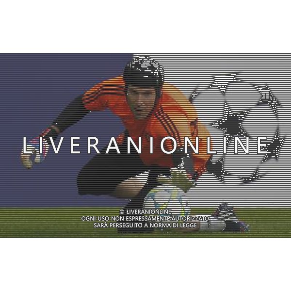 (120519) -- MUNICH, May 19, 2012 () -- Petr Cech of Chelsea FC takes a training session for the UEFA Champions League Final at Allianz Arena in Munich, Germany, May 18, 2012. Chelsea FC from England Premier League will fight for the champion with FC Bayern Munich from Bundesliga on May 19. (/Wang Lili) (jyc) ©photoshot/Agenzia Aldo Liverani Sas - ITALY ONLY - Allenamento del Chelsea in previsione dell\'incontro con il Bayern Monaco finale UEFA Champions League a Monaco di Baviera, Germania 18 maggio 2012.
