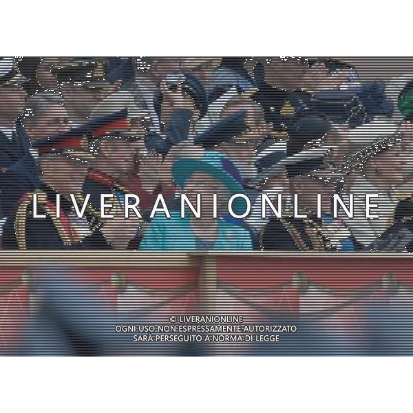 Queen\'s Diamond Jubilee Parade and Muster. Windsor. The Diamond Jubilee Armed Forces Parade and Muster Contingent comprises men and women from all trades within the Service, representing ships, submarines, air squadrons, shore establishments and Royal Marines units from all round the United Kingdom.19.5.12 ©photoshot/Agenzia Aldo Liverani Sas - ITALY ONLY - REALI INGLESI: Giubileo di Diamante della Regina d\'inghilterra, presente alla parata e adunata delle Forze Armate, del contingente composto da uomini e donne di tutti i mestieri all\'interno del Servizio, che rappresenta le navi, sottomarini, aerei, squadroni stabilimenti a terra e le unita\' della marina reale provenienti da tutto il Regno Unito.19.5.12 