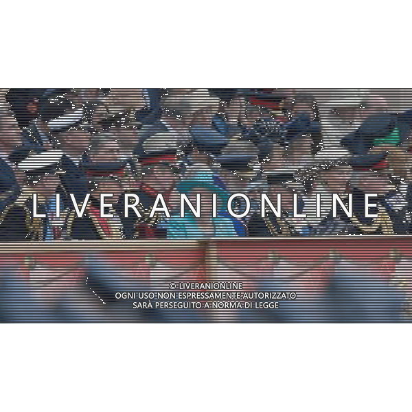 Queen\'s Diamond Jubilee Parade and Muster. Windsor. The Diamond Jubilee Armed Forces Parade and Muster Contingent comprises men and women from all trades within the Service, representing ships, submarines, air squadrons, shore establishments and Royal Marines units from all round the United Kingdom.19.5.12 ©photoshot/Agenzia Aldo Liverani Sas - ITALY ONLY - REALI INGLESI: Giubileo di Diamante della Regina d\'inghilterra, presente alla parata e adunata delle Forze Armate, del contingente composto da uomini e donne di tutti i mestieri all\'interno del Servizio, che rappresenta le navi, sottomarini, aerei, squadroni stabilimenti a terra e le unita\' della marina reale provenienti da tutto il Regno Unito.19.5.12 
