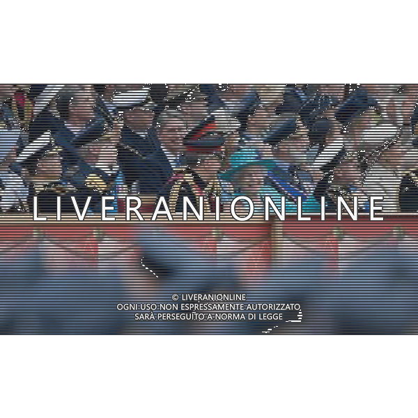 Queen\'s Diamond Jubilee Parade and Muster. Windsor. The Diamond Jubilee Armed Forces Parade and Muster Contingent comprises men and women from all trades within the Service, representing ships, submarines, air squadrons, shore establishments and Royal Marines units from all round the United Kingdom.19.5.12 ©photoshot/Agenzia Aldo Liverani Sas - ITALY ONLY - REALI INGLESI: Giubileo di Diamante della Regina d\'inghilterra, presente alla parata e adunata delle Forze Armate, del contingente composto da uomini e donne di tutti i mestieri all\'interno del Servizio, che rappresenta le navi, sottomarini, aerei, squadroni stabilimenti a terra e le unita\' della marina reale provenienti da tutto il Regno Unito.19.5.12 