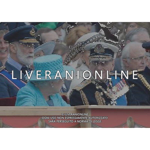Queen\'s Diamond Jubilee Parade and Muster. Windsor. The Diamond Jubilee Armed Forces Parade and Muster Contingent comprises men and women from all trades within the Service, representing ships, submarines, air squadrons, shore establishments and Royal Marines units from all round the United Kingdom.19.5.12 ©photoshot/Agenzia Aldo Liverani Sas - ITALY ONLY - REALI INGLESI: Giubileo di Diamante della Regina d\'inghilterra, presente alla parata e adunata delle Forze Armate, del contingente composto da uomini e donne di tutti i mestieri all\'interno del Servizio, che rappresenta le navi, sottomarini, aerei, squadroni stabilimenti a terra e le unita\' della marina reale provenienti da tutto il Regno Unito.19.5.12 