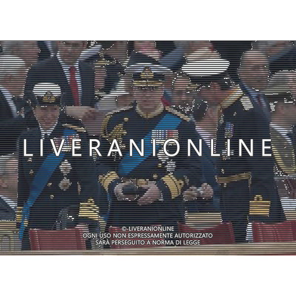 Queen\'s Diamond Jubilee Parade and Muster. Windsor. The Diamond Jubilee Armed Forces Parade and Muster Contingent comprises men and women from all trades within the Service, representing ships, submarines, air squadrons, shore establishments and Royal Marines units from all round the United Kingdom.19.5.12 ©photoshot/Agenzia Aldo Liverani Sas - ITALY ONLY - REALI INGLESI: Giubileo di Diamante della Regina d\'inghilterra, presente alla parata e adunata delle Forze Armate, del contingente composto da uomini e donne di tutti i mestieri all\'interno del Servizio, che rappresenta le navi, sottomarini, aerei, squadroni stabilimenti a terra e le unita\' della marina reale provenienti da tutto il Regno Unito.19.5.12 