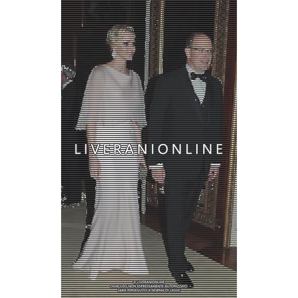 Prince Albert II and Princess Charlene of Monaco arrive for a dinner at Buckingham Palace, London, hosted by the Prince of Wales and the Duchess of Cornwall for foreign sovereigns to commemorate the Diamond Jubilee. ©photoshot/Agenzia Aldo Liverani Sas - ITALY ONLY - REALI INGLESI: Carlo Principe di Galles e la Duchessa di Cornovaglia ospite una cena per i sovrani stranieri per commemorare il giubileo di diamante a Buckingham Palace, a Londra. 