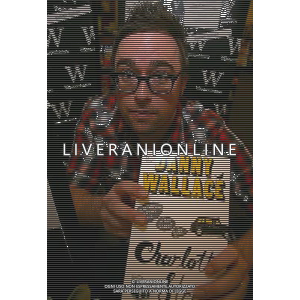 Danny Wallace at Waterstones Reading to promote his book Charlotte Street Reading Berkshire England AG ALDO LIVERANI S A S ONLY ITALY
