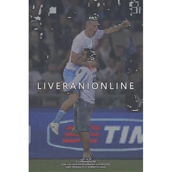 Roma - 20/05/2012 - Stadio Olimpico - Finale TIM CUP 2011/2012 - Juventus vs Napoli - nella foto: Marek Hamsik esulta con un tifoso å© Fabrizio Corradetti - Ag. Aldo Liverani sas